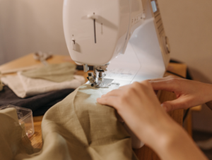 Aprenda costura com o Curso Styleflix de Aquila Fernanda: Para se profissionalizar ou por hobbie
