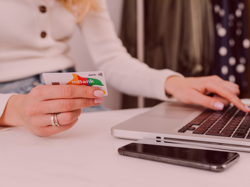 É seguro comprar passagem de ônibus pela internet? Confira dicas para não cair em golpes