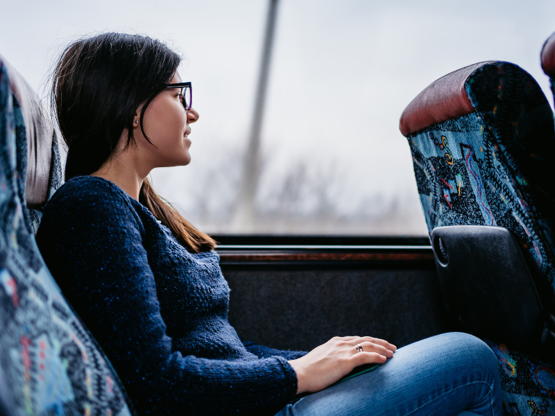 É melhor viajar de carro ou de ônibus?